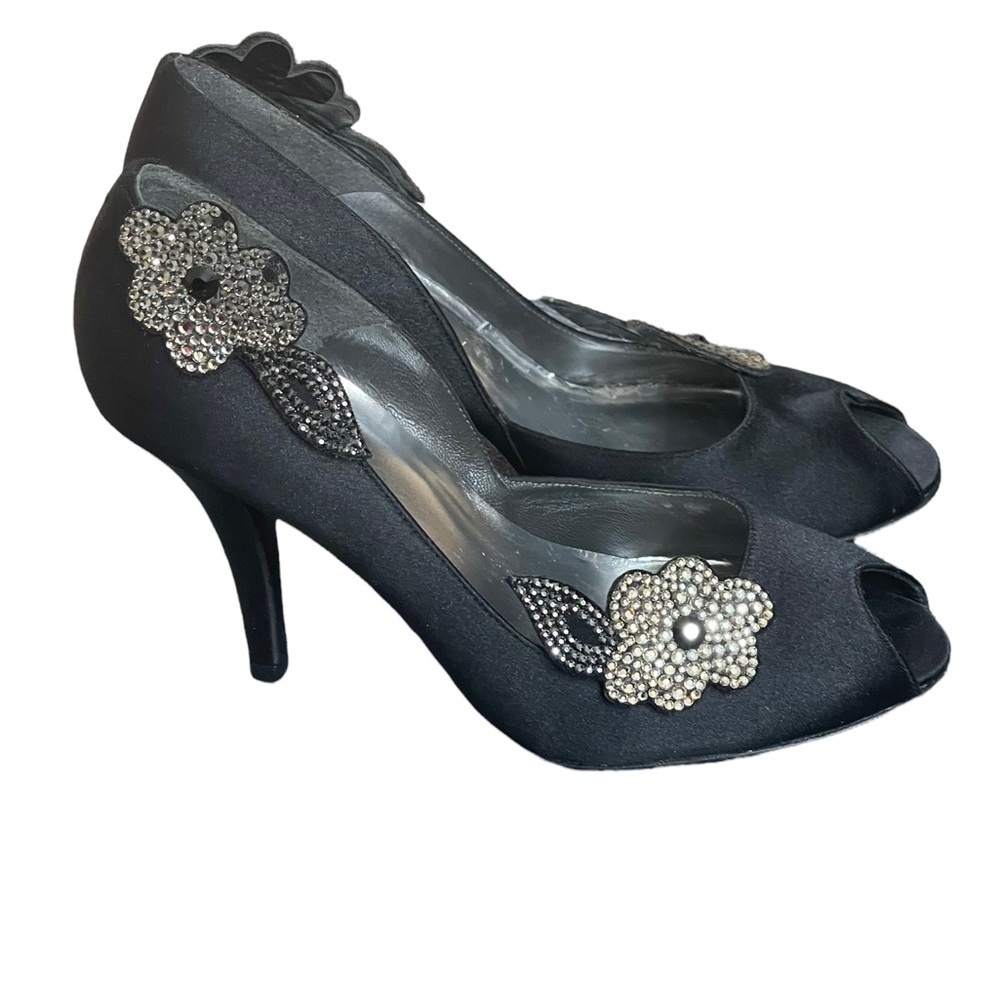 Stuart Weitzman black satin flower pointed toe pumps size 8M - Picture 3 of 12